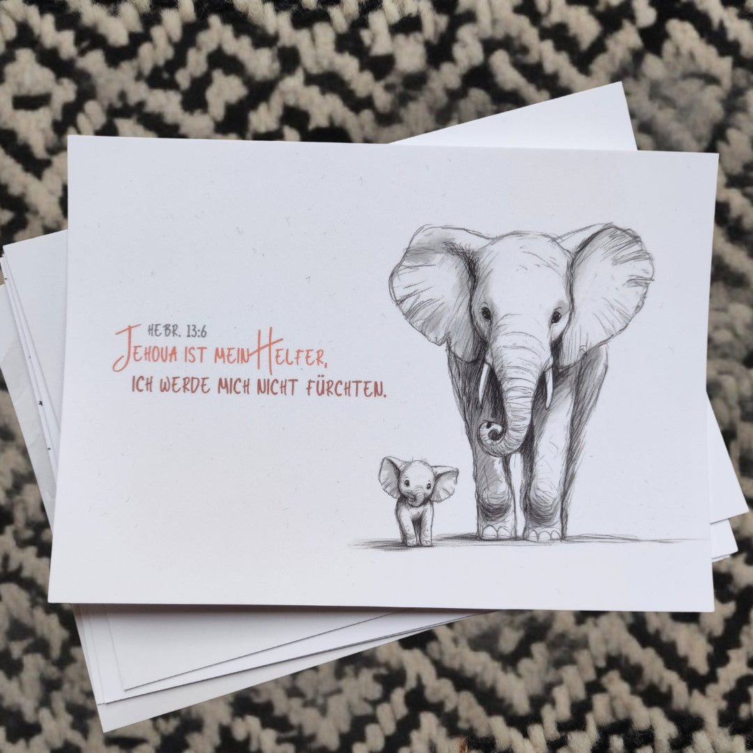 Postkarte "Furchtlos mit Jehova" mit liebevollem Elefantenmotiv und Bibelvers aus Hebräer 13:6: „Jehova ist mein Helfer, ich werde mich nicht fürchten.“ Perfekt als Mutmacher oder Geschenk.