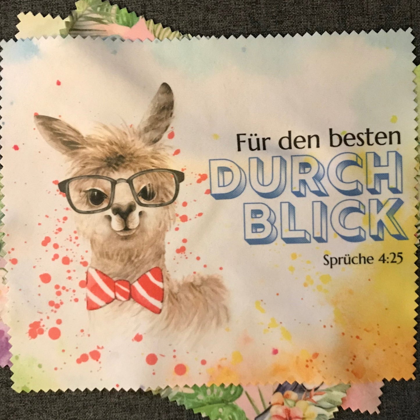 Mikrofaser-Reinigungstuch "Durchblick - Summer" mit frischem Sommer-Design, inspiriert von Sprüche 4:25. Ideal für die Reinigung von Brillen, Handys, Tablets und Monitoren – sanft zu Oberflächen und praktisch für Alltag und Bibelstudium.