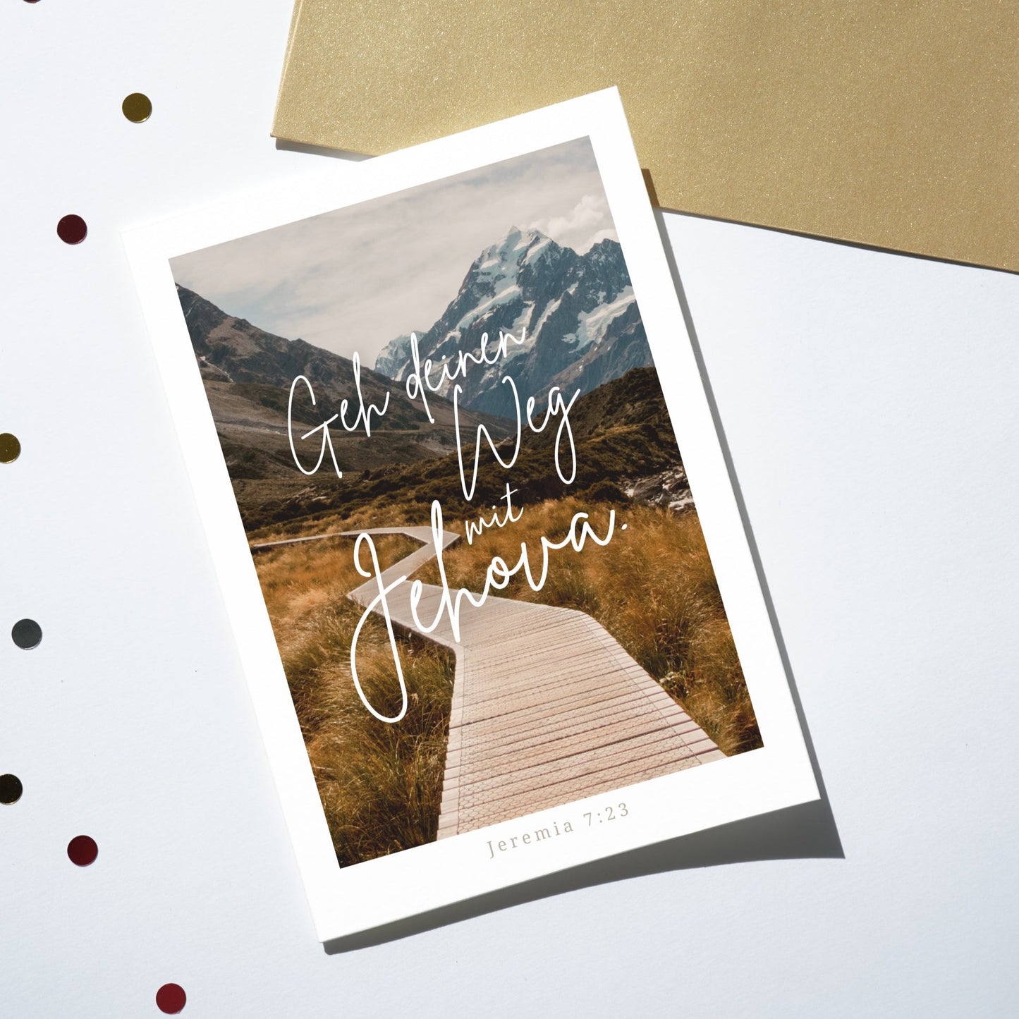 Postkarte "Geh deinen Weg" mit liebevollem Motiv und ermutigendem Bibelvers aus Jeremia 7:23. Eine inspirierende Karte, die Zuversicht und Mut vermittelt, perfekt als Geschenk oder Ermutigung für Pioniere und Glaubensgeschwister.