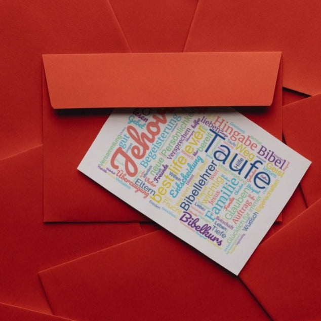 Postkarte „Wortwölkchen - Taufe“ mit liebevollem Design und ermutigender Botschaft. Perfekt, um einem Bibelschüler zur Taufe zu gratulieren und den besonderen Moment zu feiern. Ideal als Erinnerung oder kleines Geschenk.